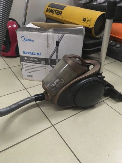 Лот: 14316880. Фото: 1. Пылесос , MIDEA. Пылесосы, паровые швабры