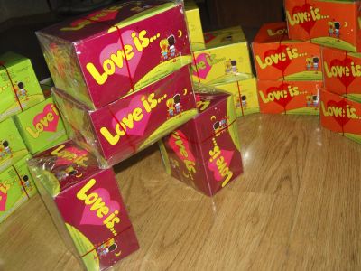 Лот: 3992845. Фото: 1. Жвачка "Love is". Жевательная резинка