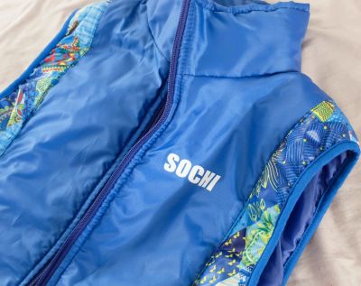Лот: 9189959. Фото: 1. Жилетка спортивная из Сочи Sochi... Верхняя одежда