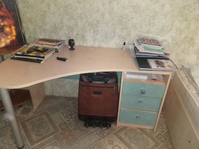 Лот: 18742737. Фото: 1. стол письменный. Компьютерные и письменные столы
