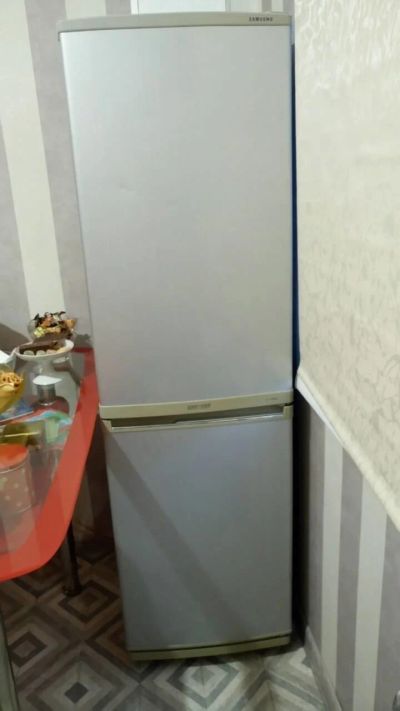 Лот: 12776944. Фото: 1. Холодильник Samsung RL17, узкий... Холодильники, морозильные камеры