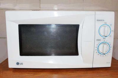 Лот: 6779432. Фото: 1. Микроволновка LG MS-1724W. Микроволновки, мини-печи