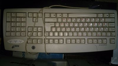 Лот: 5616955. Фото: 1. Клавиатура Genius белая. Клавиатуры и мыши