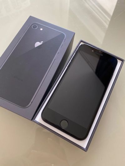 Лот: 15717280. Фото: 1. iPhone 8, 64 Gb. Смартфоны