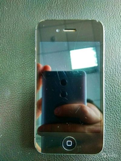 Лот: 12076035. Фото: 1. iPhone 4s 32GB, новая батарея. Смартфоны