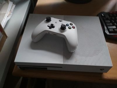 Лот: 11814411. Фото: 1. XBOX ONE S. Игровые приставки, консоли