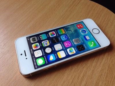 Лот: 4409003. Фото: 1. Apple iPhone 5s 16gb Gold. Смартфоны