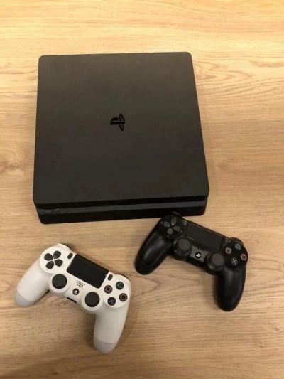 Лот: 16244919. Фото: 1. PS4 Slim. Консоли