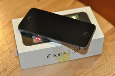 Лот: 9625359. Фото: 1. iphone 5s 32gb space grey. Смартфоны