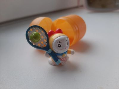 Лот: 22461951. Фото: 1. Девочка с теннисной ракеткой Kinder... Игрушки