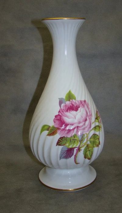 Лот: 18813665. Фото: 1. Royal Gouda Porcelain ваза винтажная... Предметы интерьера и быта