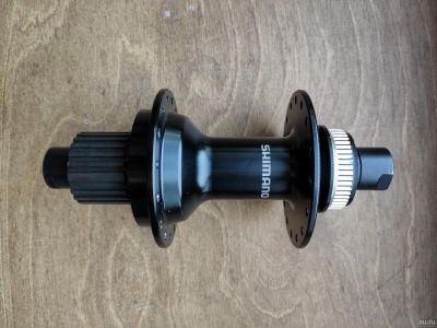 Лот: 17084934. Фото: 1. Задняя втулка Shimano FH-MT510-B. Запчасти