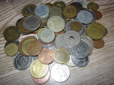 Лот: 3190634. Фото: 1. 70 монет (разные страны). Наборы монет