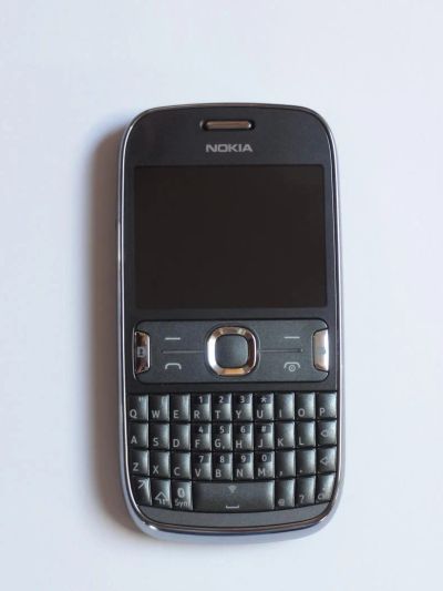 Лот: 4960749. Фото: 1. Nokia Asha 302 серый. Кнопочные мобильные телефоны