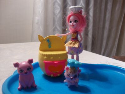 Лот: 15685928. Фото: 1. Девочка Enchantimals. Свинка... Куклы и аксессуары
