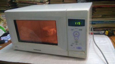 Лот: 11914560. Фото: 1. Микроволновая печь SAMSUng M1736NR... Микроволновки, мини-печи