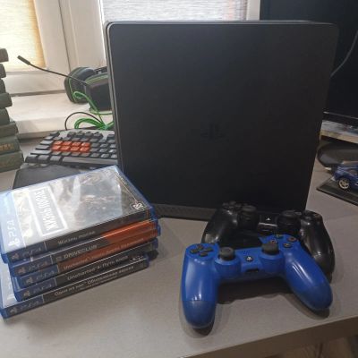 Лот: 19616958. Фото: 1. PlayStation 4 slim 1tb, 2 геймпада... Игровые приставки, консоли