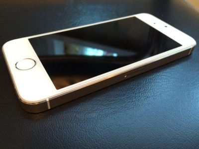 Лот: 10187422. Фото: 1. iPhone 5s Gold 64 гб. Смартфоны