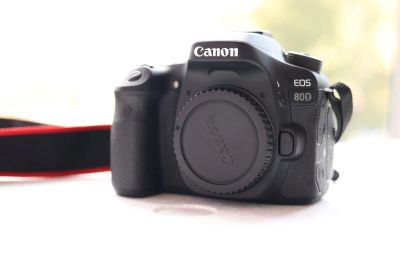 Лот: 20522197. Фото: 1. Фотоаппарат Canon 80d в идеальном... Цифровые зеркальные