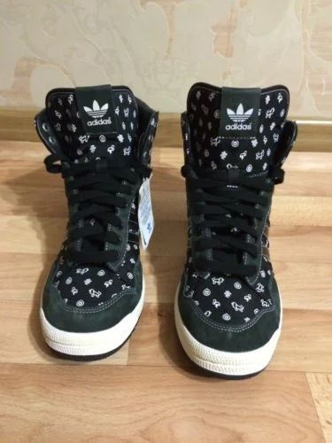 Лот: 5994292. Фото: 1. Мужские Кроссовки Adidas Originals... Кеды, кроссовки, слипоны