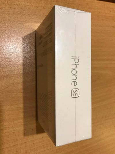 Лот: 13917227. Фото: 1. iPhone SE 128 ГБ серый космос... Смартфоны