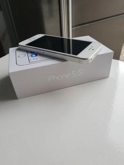 Лот: 12149477. Фото: 1. IPhone 5s. Кнопочные мобильные телефоны