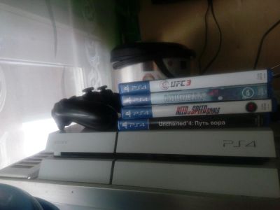 Лот: 11029622. Фото: 1. PlayStation 4 + 4 игры. Игровые приставки, консоли