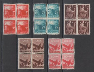 Лот: 9828402. Фото: 1. Лот из 5 квартблоков. Италия... Марки