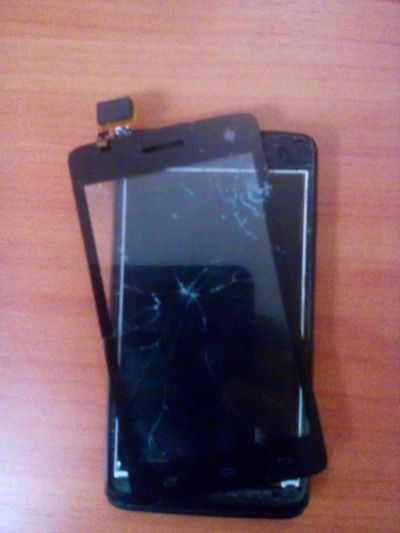 Лот: 6181537. Фото: 1. смартфон Fly IQ4490i Era Nano... Смартфоны