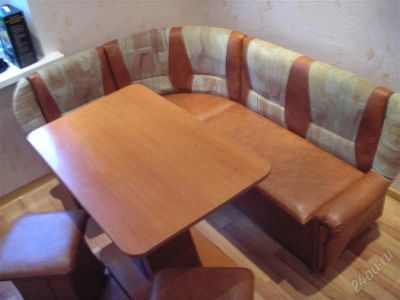 Лот: 1052490. Фото: 1. Кухонный уголок + стол + 2 табурета. Кухонные уголки