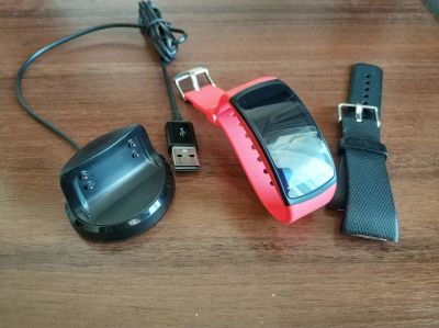 Лот: 16000208. Фото: 1. Браслет Samsung Gear Fit2 Pro. Браслеты