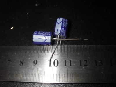 Лот: 9639631. Фото: 1. 1000мкф-10в .5шт. Конденсаторы