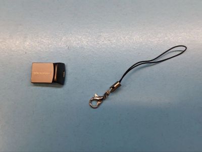 Лот: 18178118. Фото: 1. Флеш накопитель, память, Flash... USB-флеш карты
