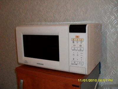 Лот: 205118. Фото: 1. Микроволновка с грилем Samsung. Микроволновки, мини-печи