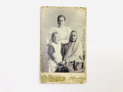 Лот: 23328258. Фото: 1. Фотография. Портрет семьи: бабушка... Фотографии