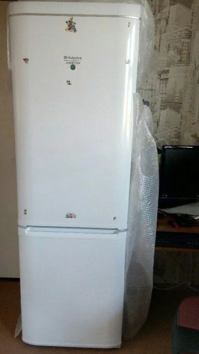 Лот: 5142260. Фото: 1. Холодильник Hotpoint/Ariston RMBA... Холодильники, морозильные камеры