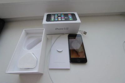 Лот: 3955121. Фото: 1. Iphone 5S 64Gb Grey (серый) немного... Смартфоны