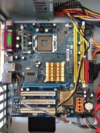 Лот: 5517977. Фото: 1. Мат. плата s775 Gigabyte GA-945GZM-S2. Материнские платы
