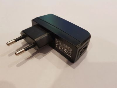 Лот: 25627407. Фото: 1. USB зарядное устройство 5V / 1A. Зарядные устройства, блоки питания, адаптеры сетевые для смартфонов