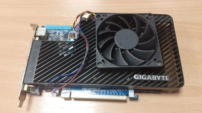 Лот: 12728575. Фото: 1. PCI-E видеокарта Gigabyte HD2600XT... Видеокарты
