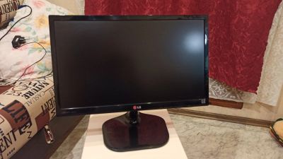 Лот: 21048533. Фото: 1. Монитор LG. ЖК-мониторы