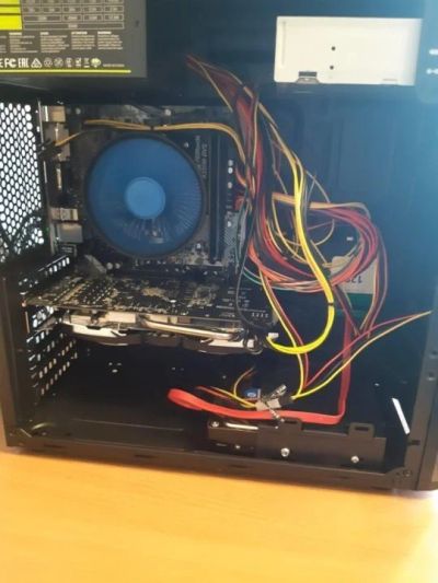 Лот: 18076988. Фото: 1. MSI RX 570 8GB Armor. Видеокарты
