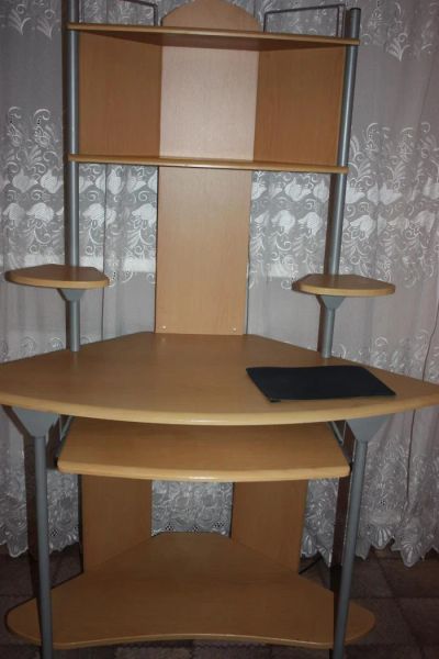 Лот: 5076423. Фото: 1. Компактный,угловой компьютерный... Компьютерные и письменные столы