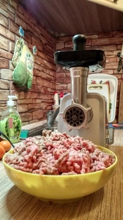 Лот: 13236470. Фото: 1. Мясорубка электрическая Redmond... Кухонная