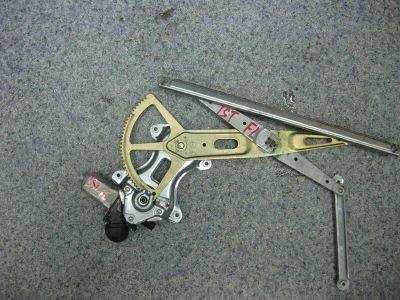 Лот: 20895658. Фото: 1. Стеклоподъемник Toyota Ist NCP60... Кузов