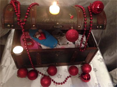 Лот: 8717975. Фото: 1. новогодний сундук с горой подарков... Подарки на Новый год