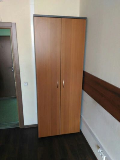 Лот: 8216957. Фото: 1. Продам офисный шкаф под одежду... Другое (офисная мебель и домашние кабинеты)