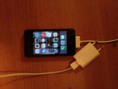 Лот: 5008121. Фото: 1. iPhone 4s 32g черный. Чехол, зарядка... Смартфоны