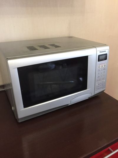 Лот: 11858192. Фото: 1. Микроволновка Панасоник. Микроволновки, мини-печи