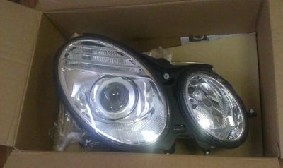 Лот: 3697000. Фото: 1. Фара правая mercedes w211 (06-09... Оптика и освещение